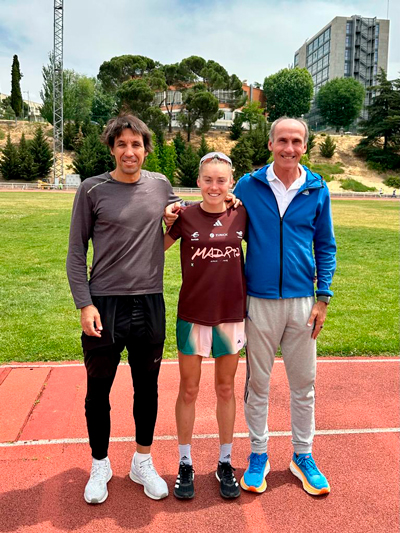 Paula Herrero y sus entrenadores