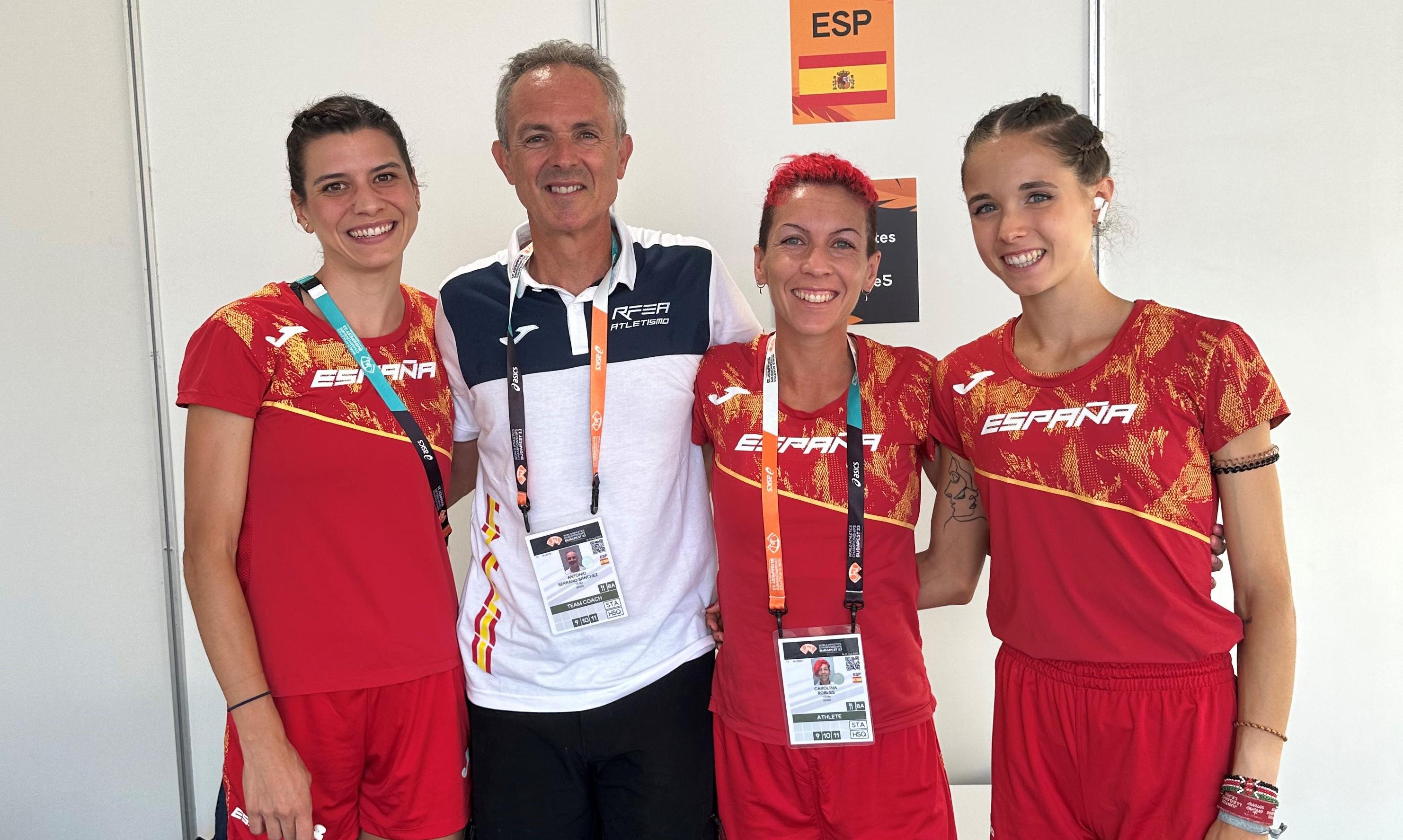 Antonio Serrano y sus chicas de obstáculos