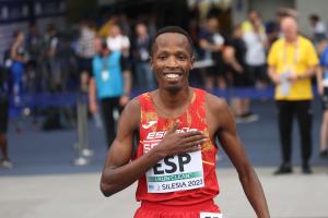 Thierry Ndikumwenayo, la nueva estrella del atletismo español