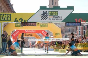 Maratón de Zaragoza: Álex Jiménez y Rita Jeptoo 'vuelan' en una mañana idílica a orillas del Ebro