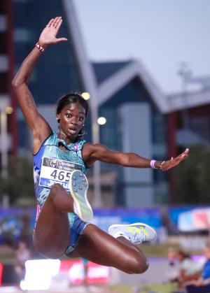 Fátima Diame salta sobre la canícula y contra el viento de Guadalajara