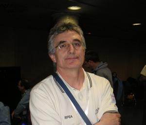 Simón Iglesias: El profesor de Lengua de Oviedo que vio volar en directo a Usain Bolt y cuelga el cronómetro