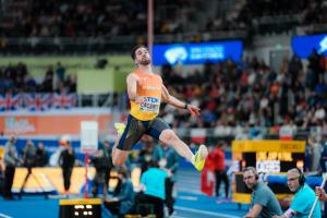 Eusebio Cáceres: Salto al centro del laberinto