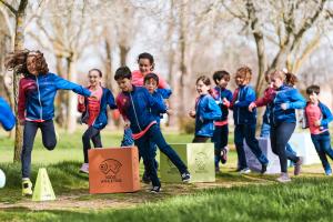 Más de 10.000 niños y niñas celebran el Día Internacional de las Escuelas de Atletismo
