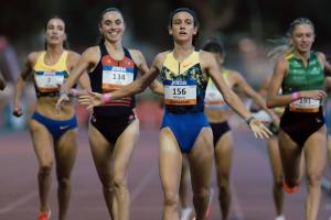 Marta Mitjans triunfa en Barcelona y Sara Gallego regresa a la cima